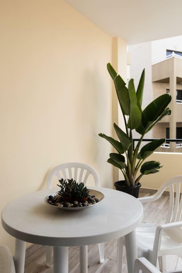 Marine & Coastal Lifestyle: Sea, Sun And Beach El Medano  Exterior photo